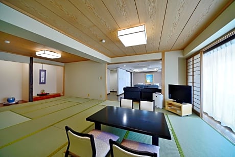 Corner Twin Room with Tatami Area - Top Floor