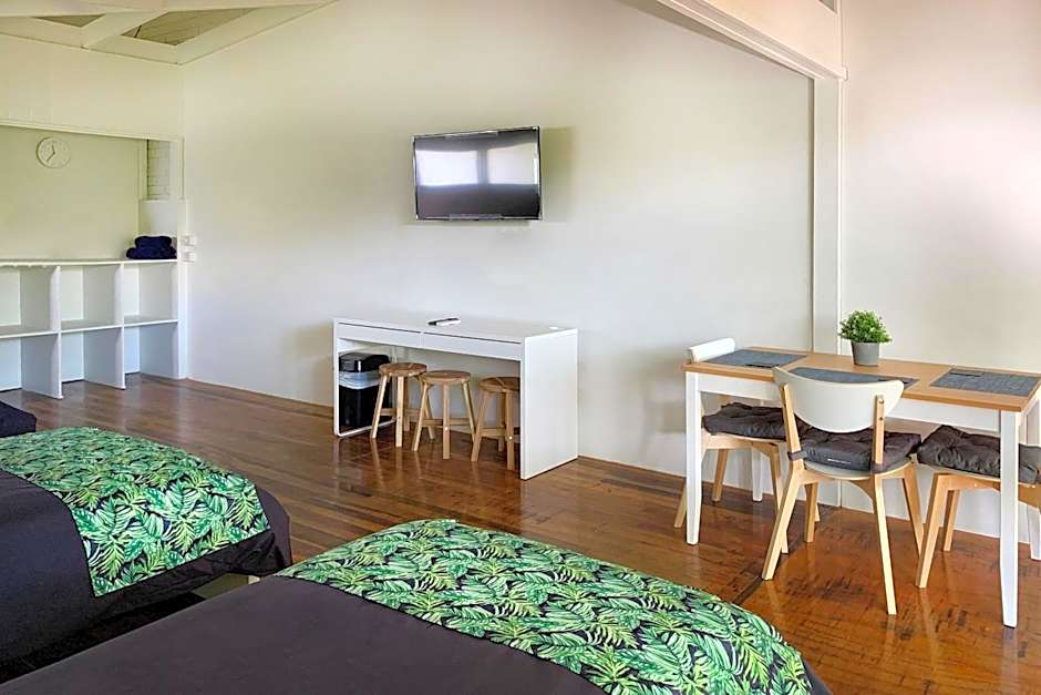 Airlie Beach Magnums - Adults Only