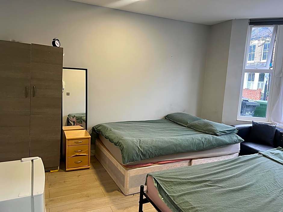 Sterne Street 4 Person Room