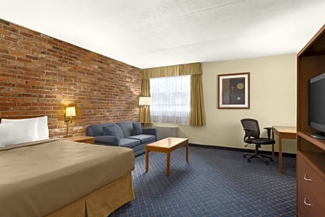 1 Queen Bed Mobility Accessible Room Smoking