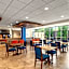 Holiday Inn Express and Suites Staunton By IHG