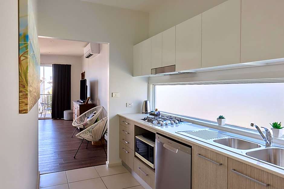 Caves Coastal Bar & Bungalows