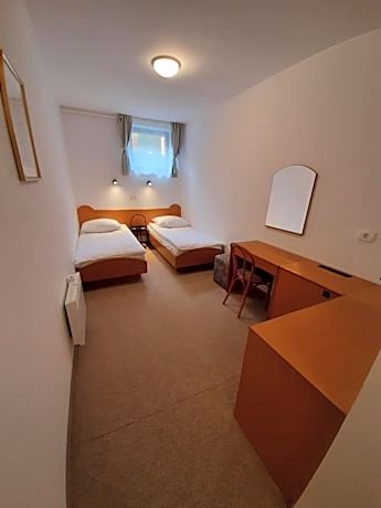 Economy Twin Room - Basement
