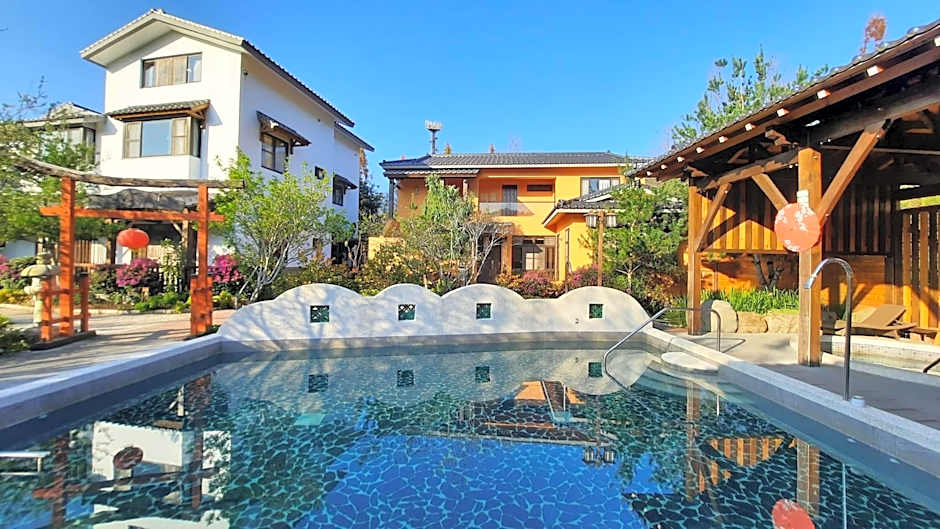 Huaman hot spring villa