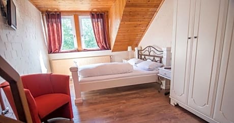 Quadruple Room with Private Bathroom