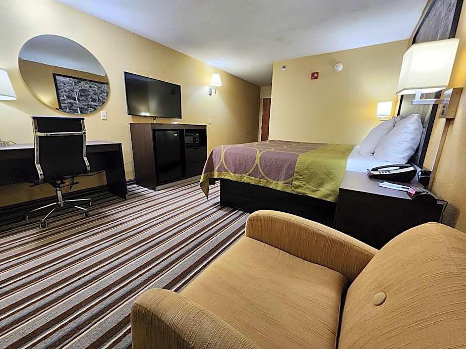 Super 8 by Wyndham Pine Bluff