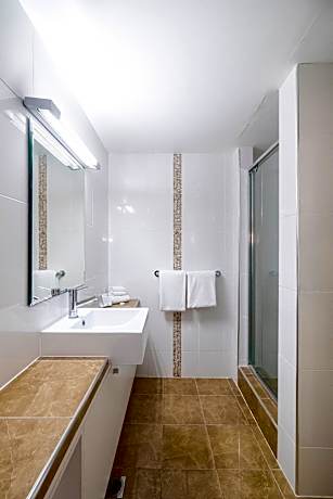 Standard Triple Room (Unserviced)