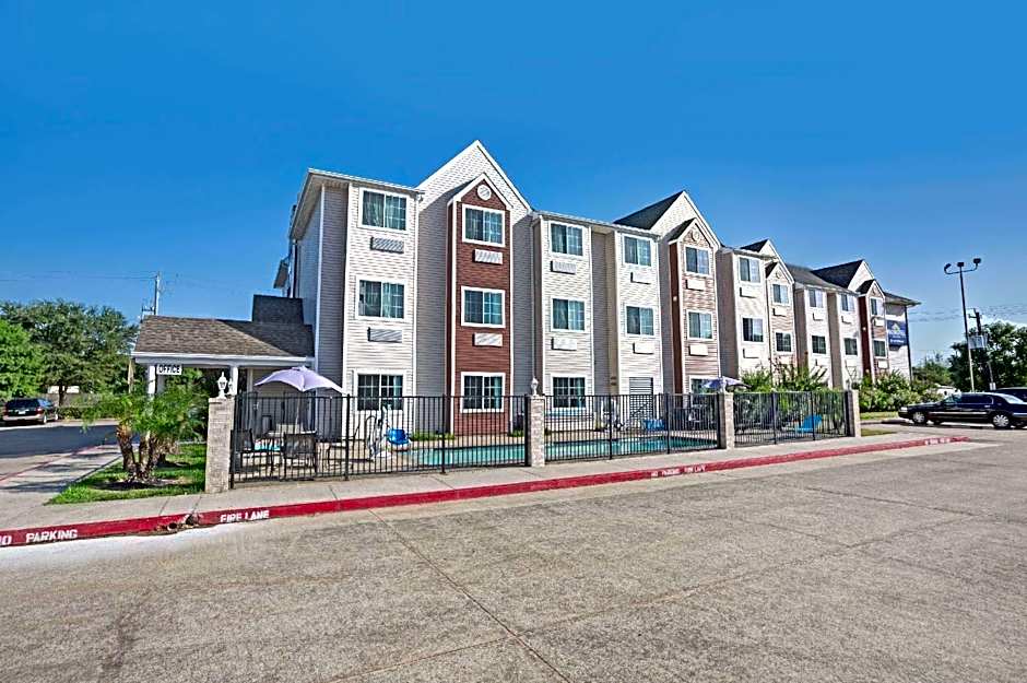 Photo 1 of 24 of Microtel Inn & Suites By Wyndham Houston