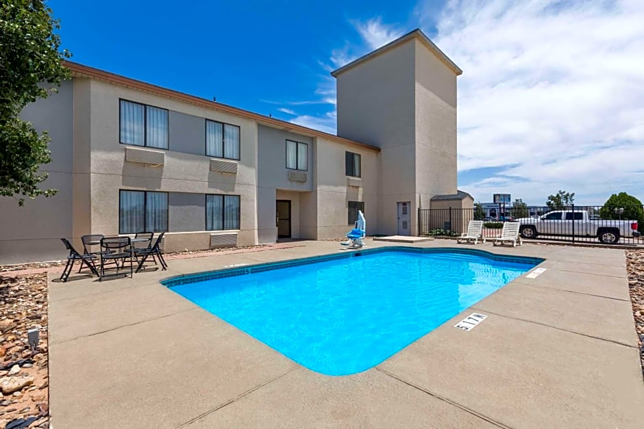 Super 8 by Wyndham Midland