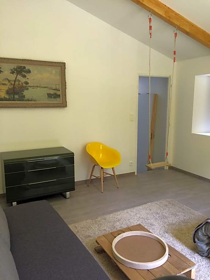 Cabanes et Studios à la Bernardiere