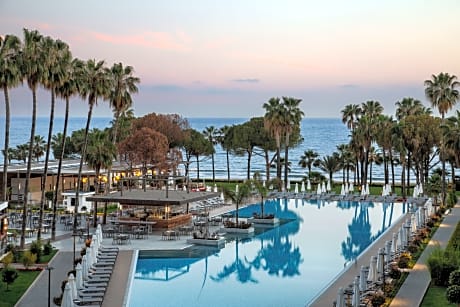 Acanthus and Cennet Barut Collectio