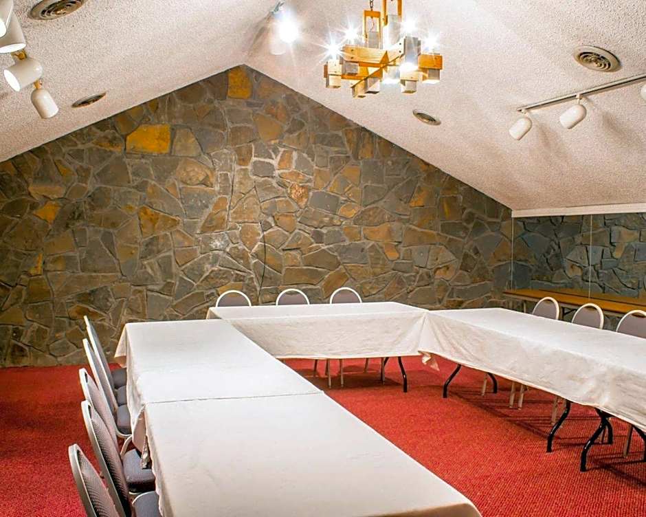 Econo Lodge Inn & Suites Colonie Center Mall