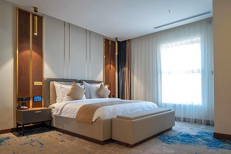 Photo 1 of 15 of Executive Suite