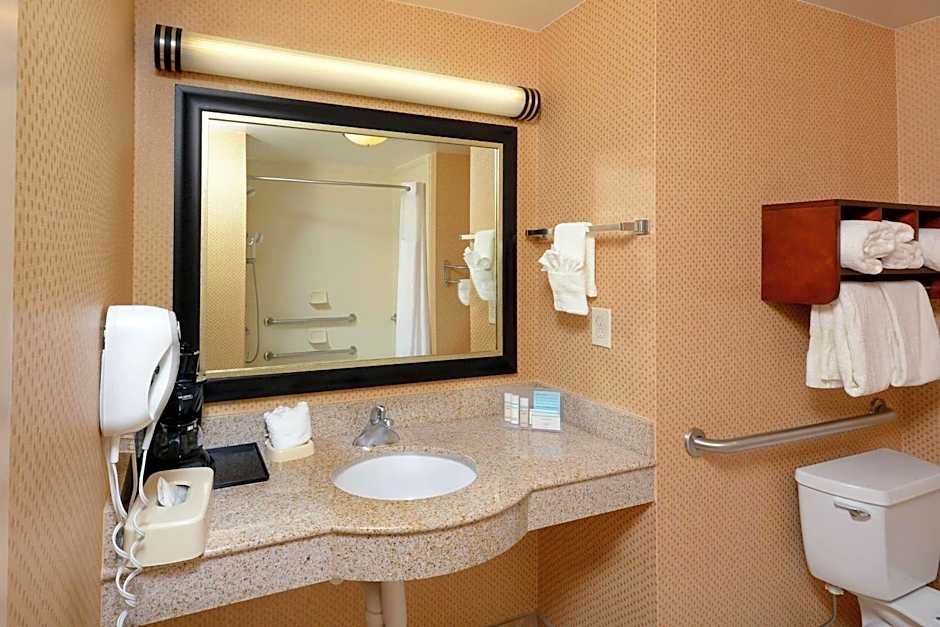 Hampton Inn By Hilton And Suites Charlotte Huntersville