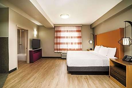 1 King Bed, Sofa Bed, Jetted Tub Suite, Non-Smoking