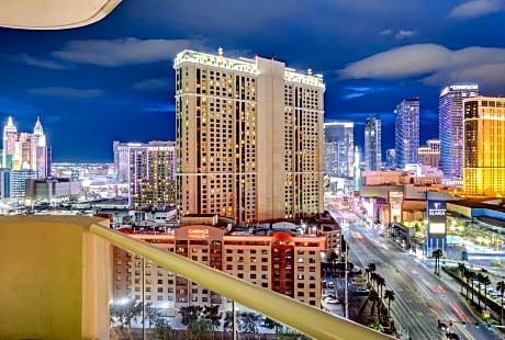 Lucky Gem Luxury Suite MGM Signature, Balcony Strip View 2605