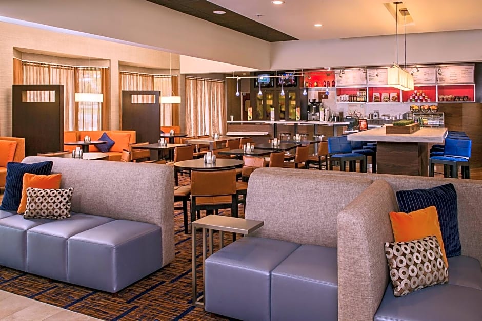 Courtyard by Marriott Richmond West