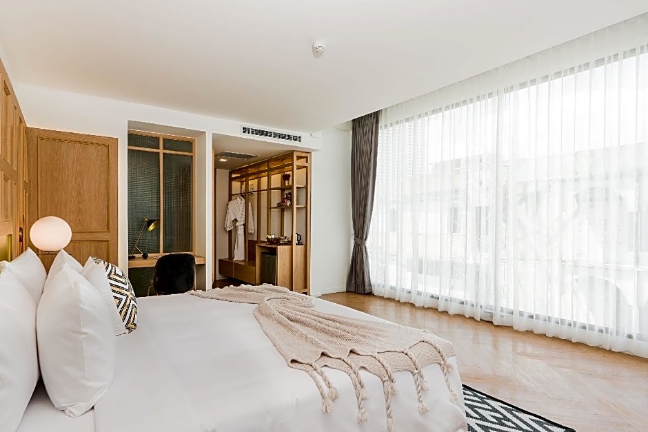 SCENE Bangkoknoi hotel (SHA Extra Plus)