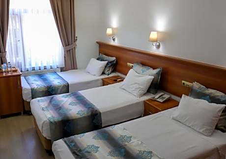 Triple Room with Shower - Non-Smoking