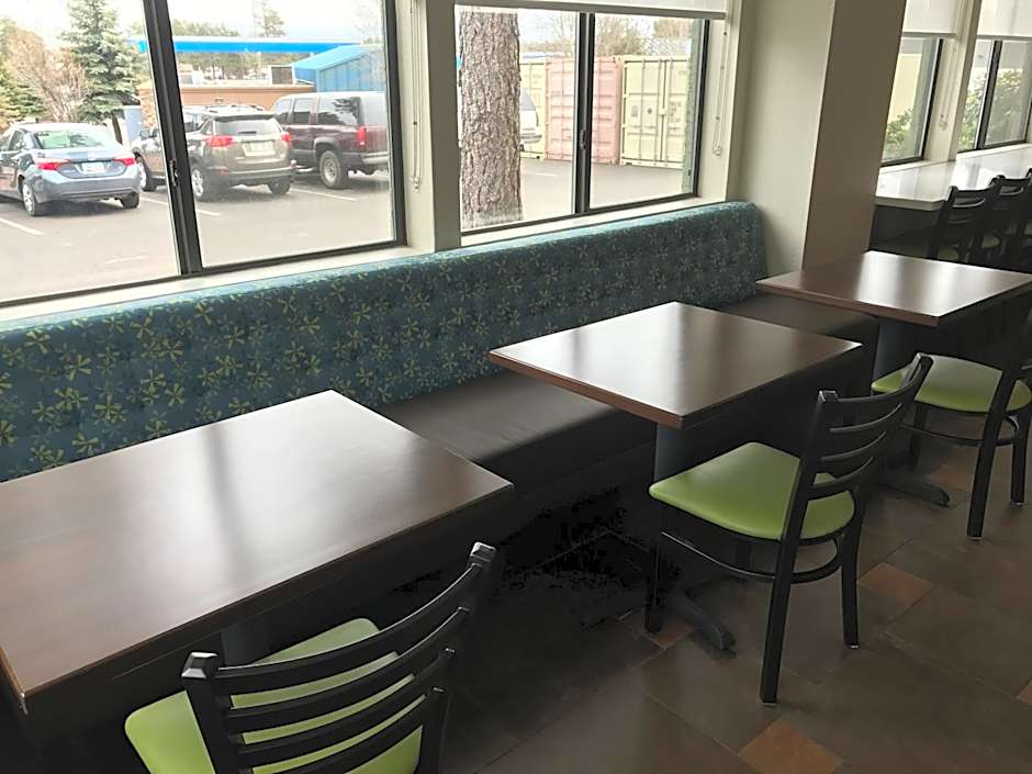 Days Inn & Suites by Wyndham East Flagstaff