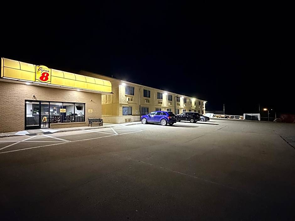 Super 8 by Wyndham Macomb