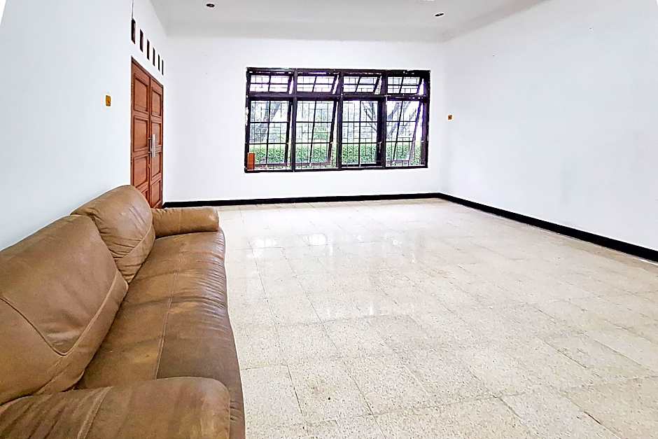 Urbanview Hotel Kusuma Garden Cianjur