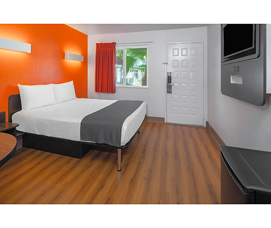 Motel 6 Santa Barbara - Carpinteria South