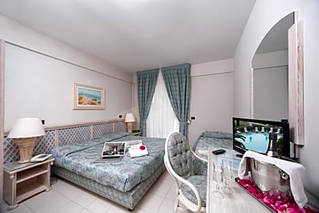 Double or Twin Room with Extra Bed and Sea View