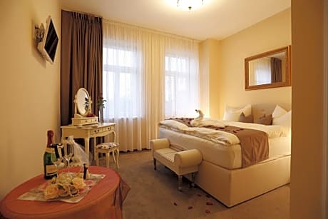 Double Room-Private Bathroom