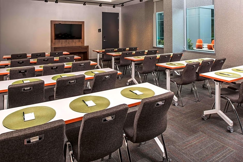 Aloft Charlotte Ballantyne