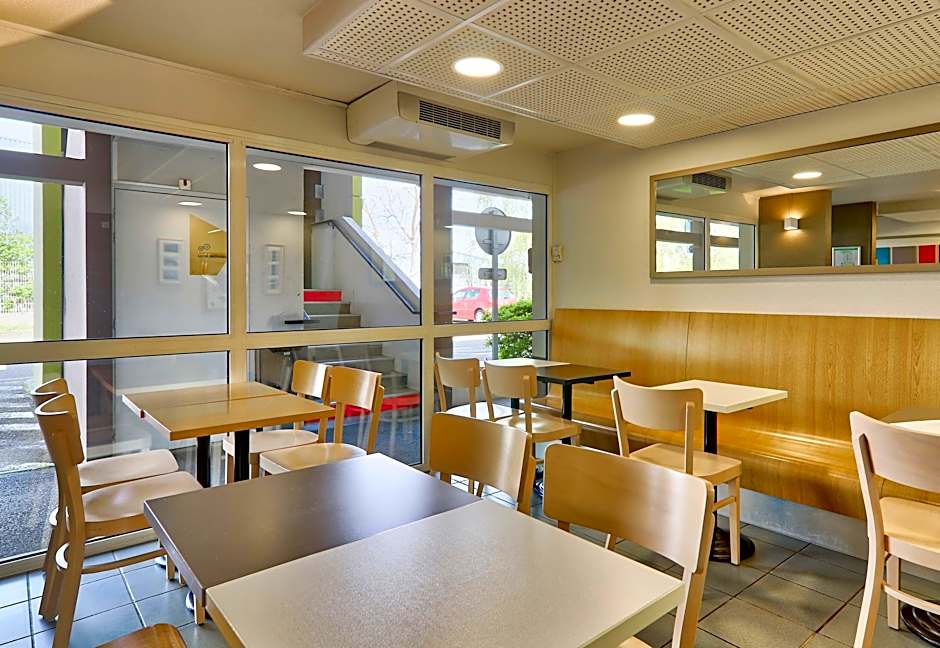 B&B Hotel Clermont Ferrand Le Brezet Aéroport