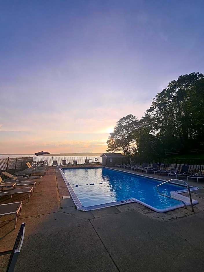 Smuggler's Cove Inn