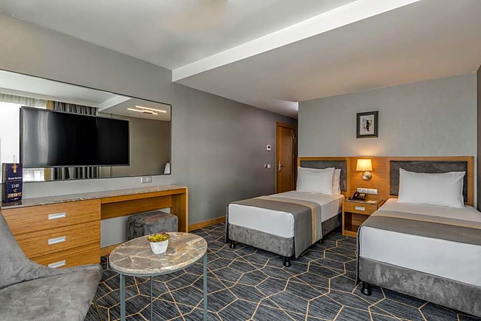 Photo 1 of 4 of Quadruple Room