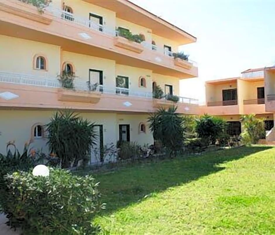 Lyristis Apartments Plus