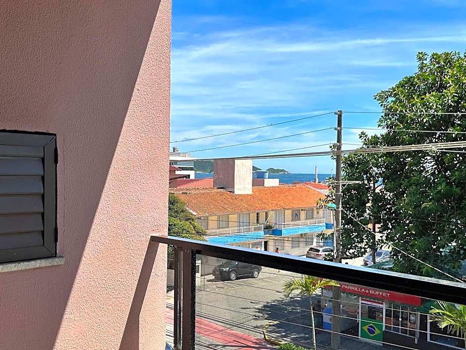 B481 Apto 3 quartos frente para avenida 8 pessoas