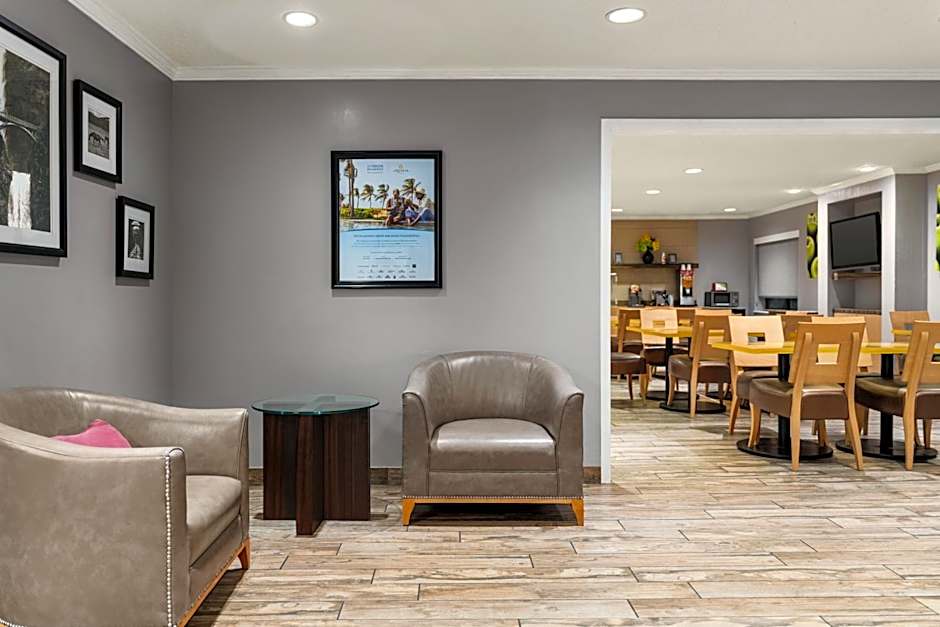 La Quinta Inn & Suites by Wyndham Chicago Tinley Park