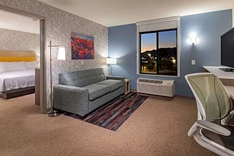 1 Queen Accessible Tub Suite Non-Smoking Mountain View