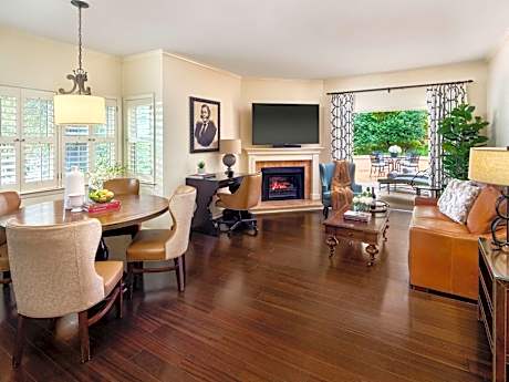 One-Bedroom General Vallejo King Suite with Sofa Bed and Patio - Fireplace/Garden View