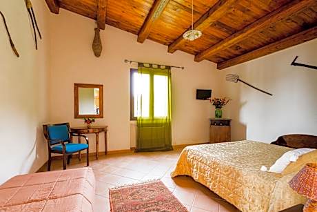 Triple - 1 Double And 1 Single Bed