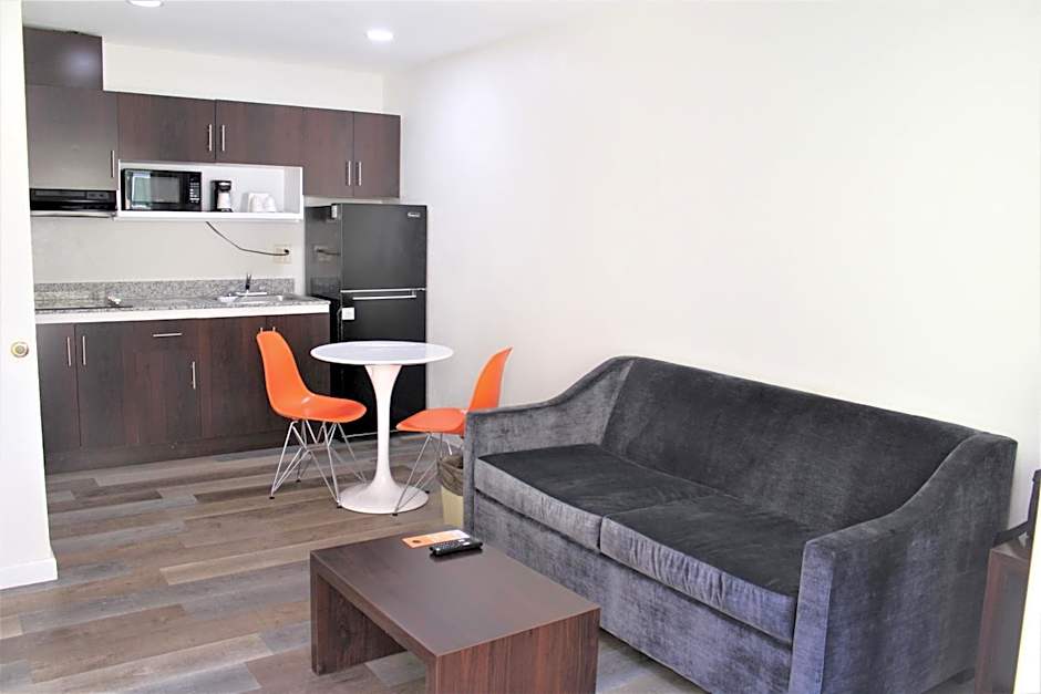 Howard Johnson Suites by Wyndham San Diego Chula Vista/BayFt