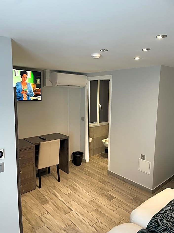 Mary's Hotel Republique