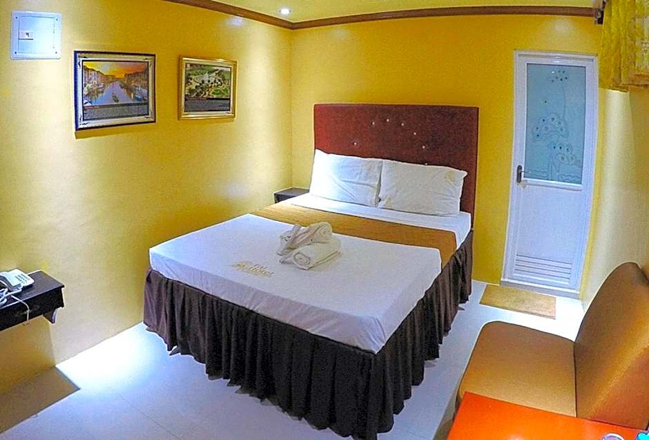 RedDoorz Plus @ Taj Hotel Tuguegarao