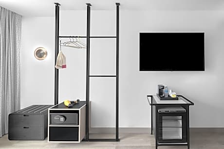 King Room with Roll-in Shower - Mobility and Hearing Accessible