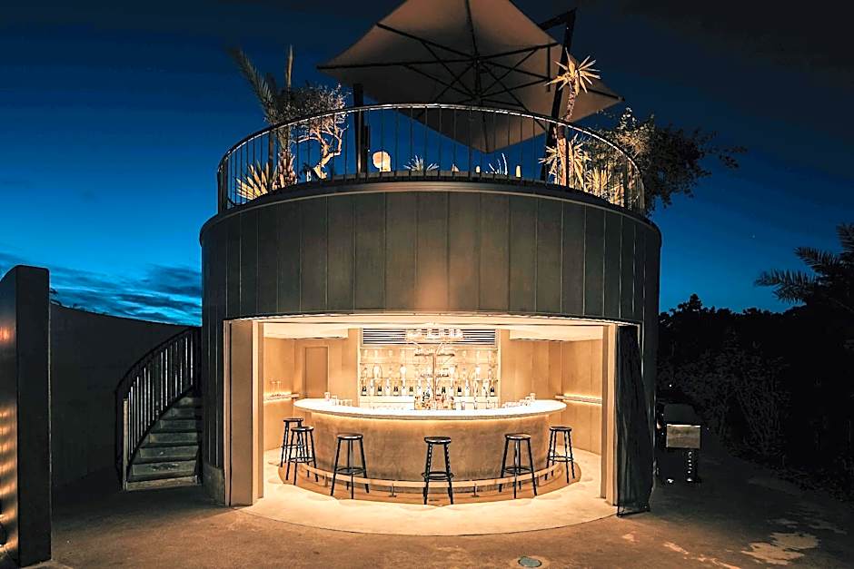 BOTANICAL POOL CLUB