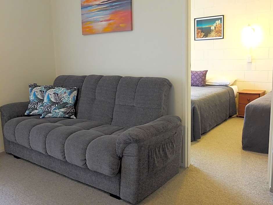 Colonial Court Motel