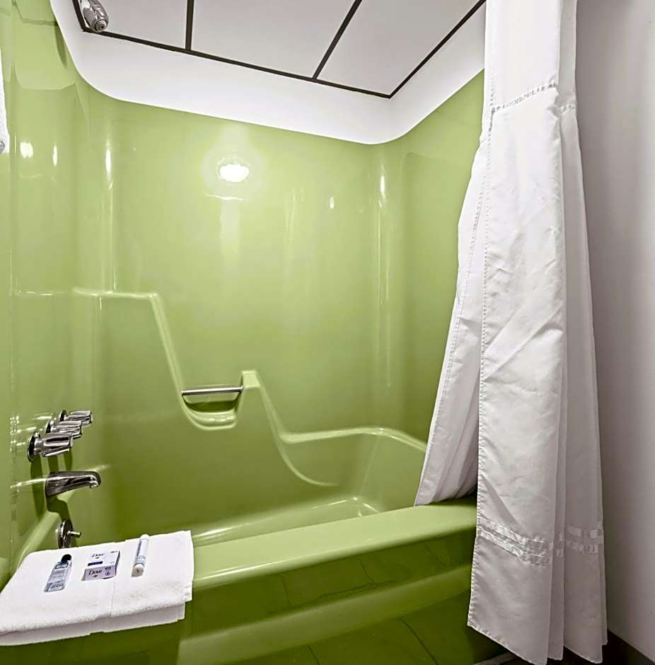 Evergreen Valley Inn