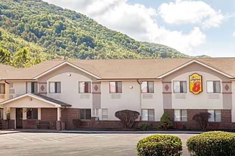 Super 8 by Wyndham Norton VA