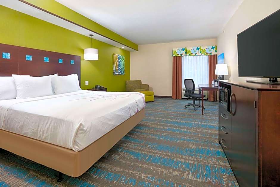 La Quinta Inn & Suites by Wyndham Dallas Grand Prairie South