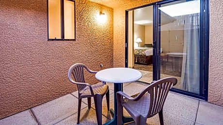 ACCESSIBLE - SUITE KING BEDMOBACCBATHTBPRIPATMICRFGNSMKFULL BREAKFAST