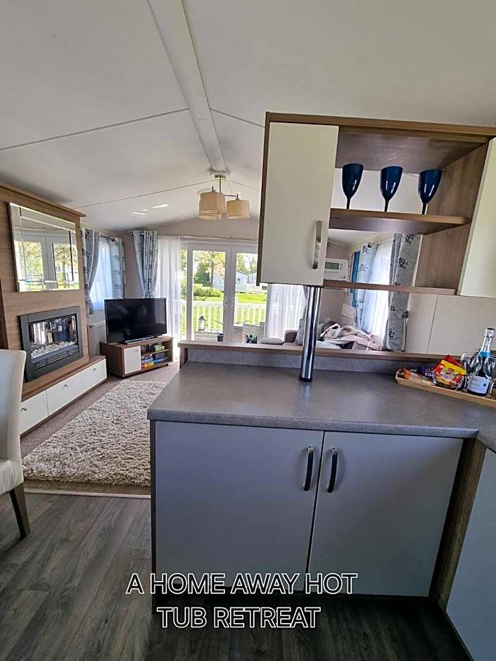 A HOME AWAY HOT TUB RETREAT AT Tattershall lakes country park